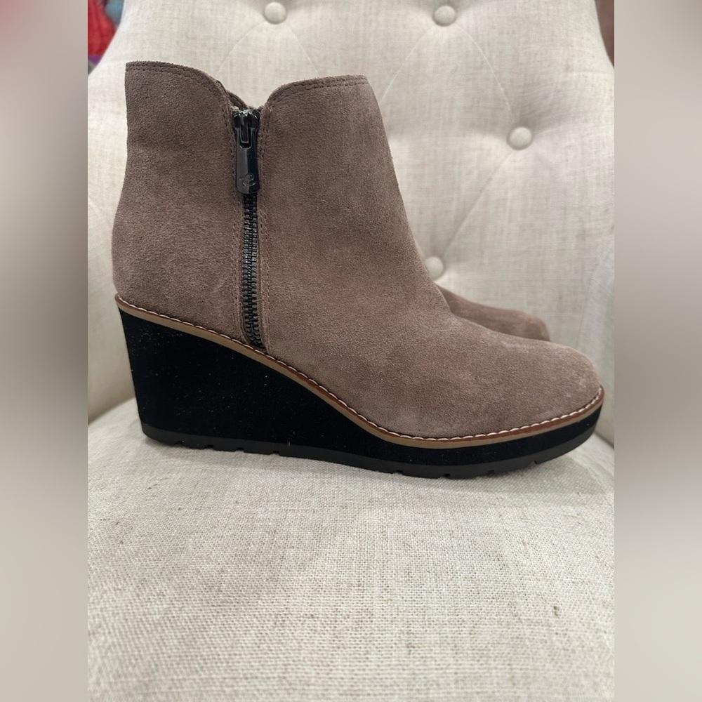 Easy Spirit Women's 8 Jayda Tan Brown Suede Wedge Booties Boots Zip Casual New